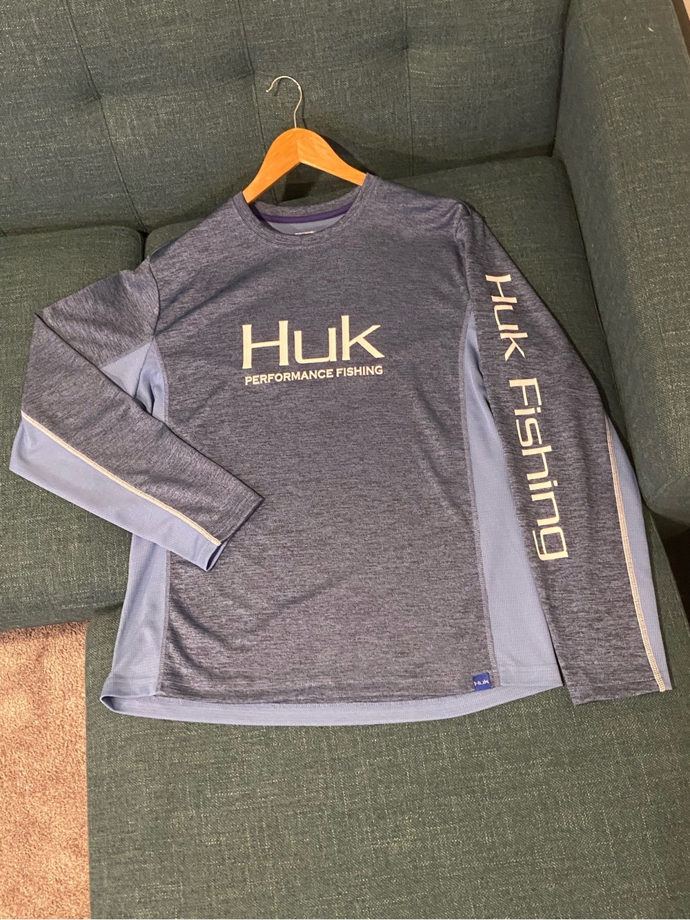Huk Long Sleeve Sun Protection Fishing Shirt. Heather Navy & Light Blue. Size L.